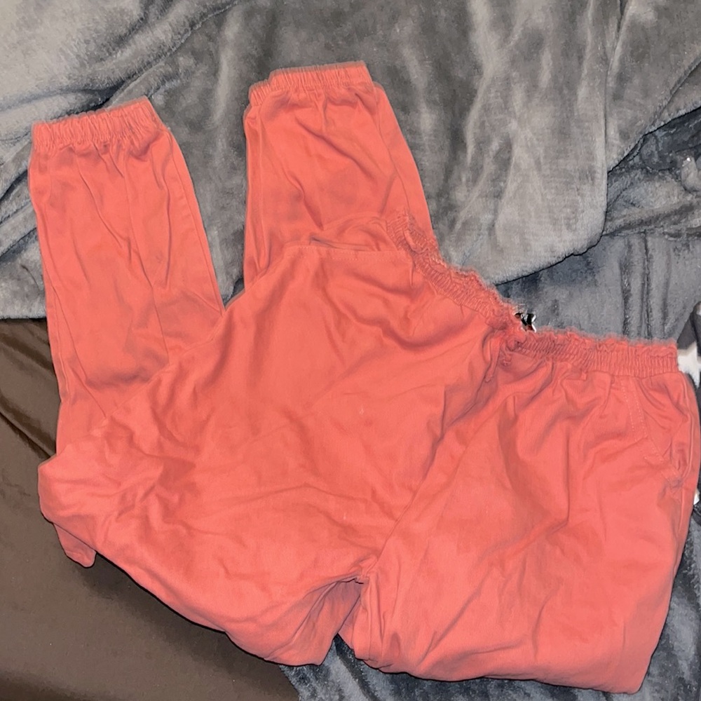 Pink scrunch pants